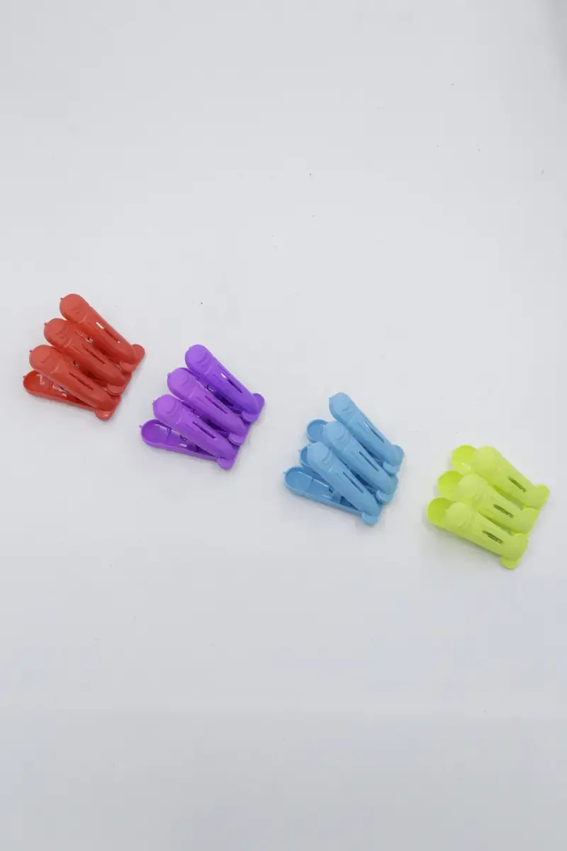Plastic Cloth Hanging Clips - 12 Pcs