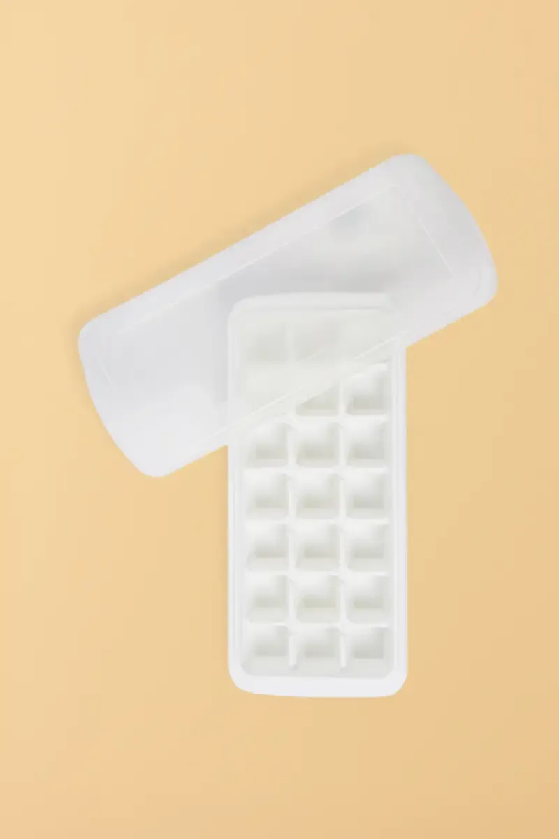 Plastic Ice Tray - 21 cubes