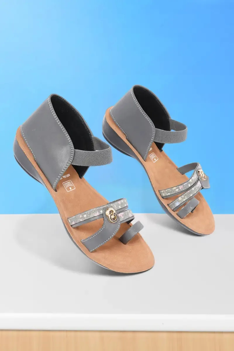 Ring Toe Sandals for Women with Printed Strap