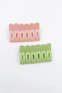 Plastic Cloth Hanging Clips - 12 Pcs 015882PLAGRE&PIN